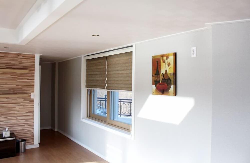 Andong River Sunset Pension Red Room 7