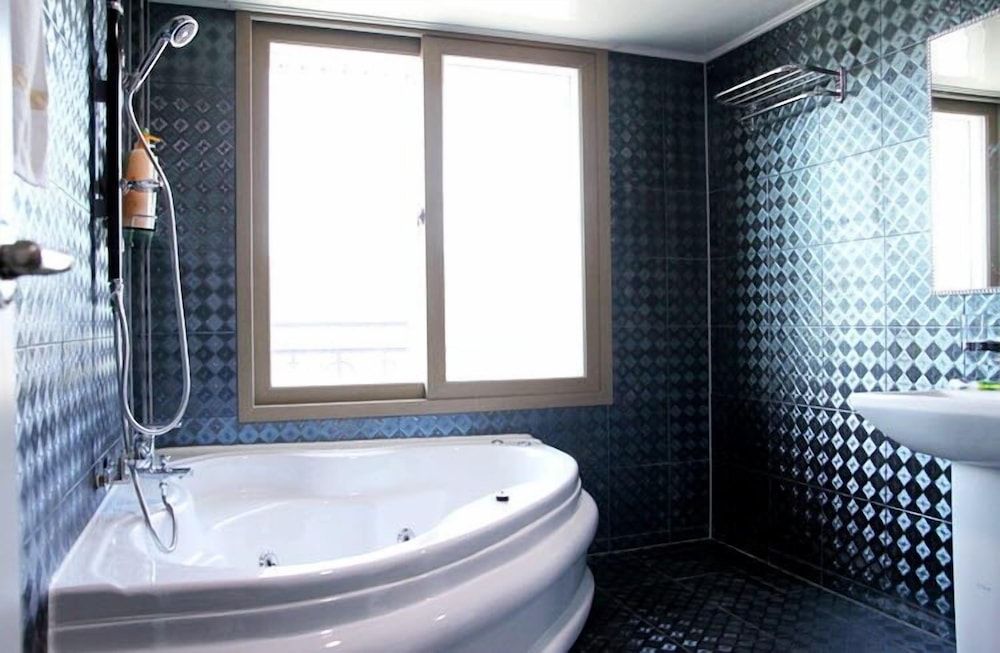 Andong River Sunset Pension Yellow Room 10