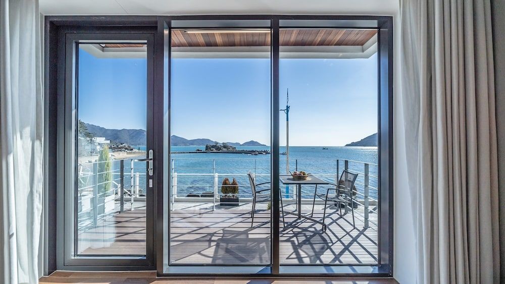 Namhae Lounge 32 Resort B Room (B_101) 2