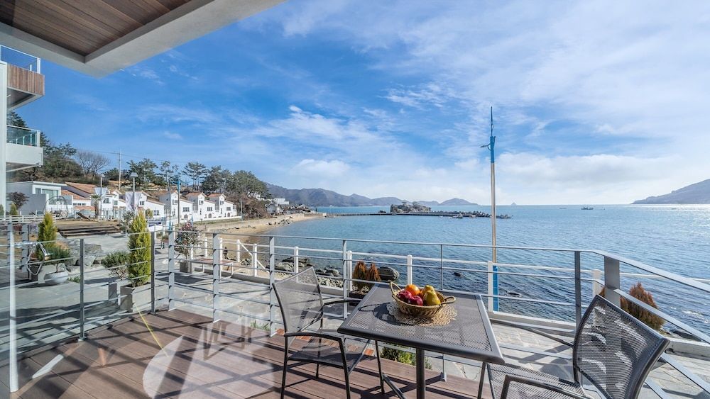 Namhae Lounge 32 Resort B Room (B_101) 3