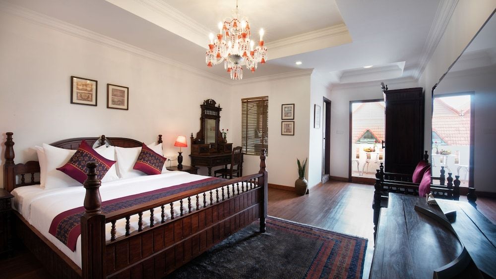 undefined Mane Colonial Classic 7