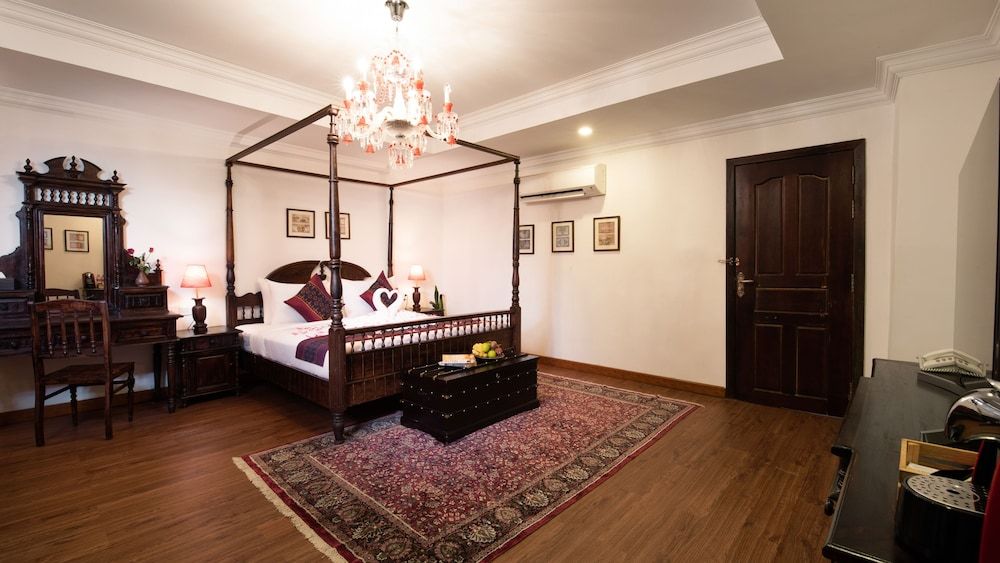 undefined Mane Colonial Classic 9