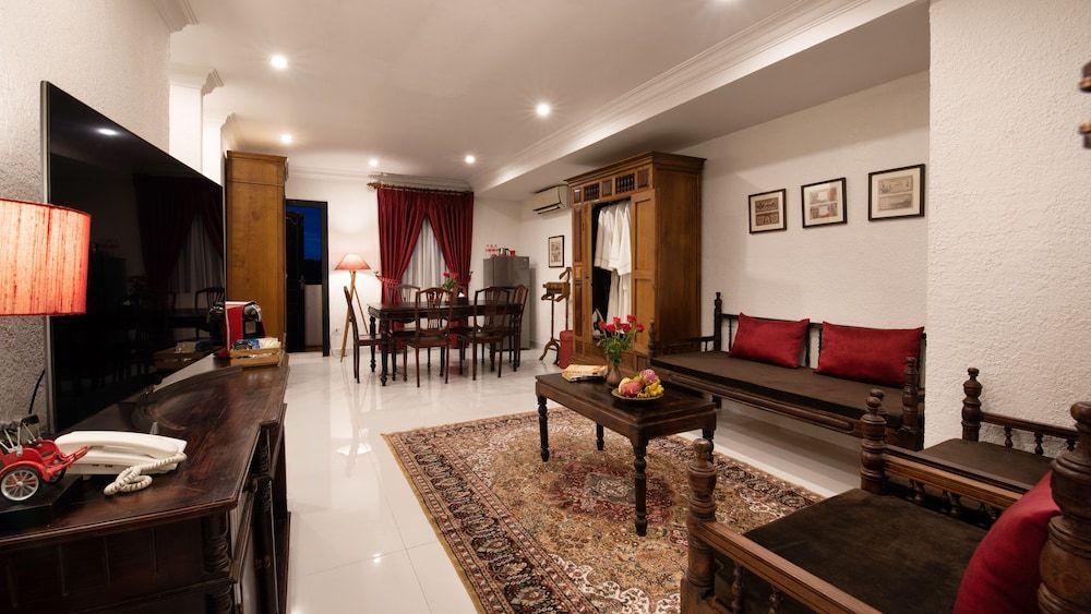 undefined Mane Colonial Classic 4