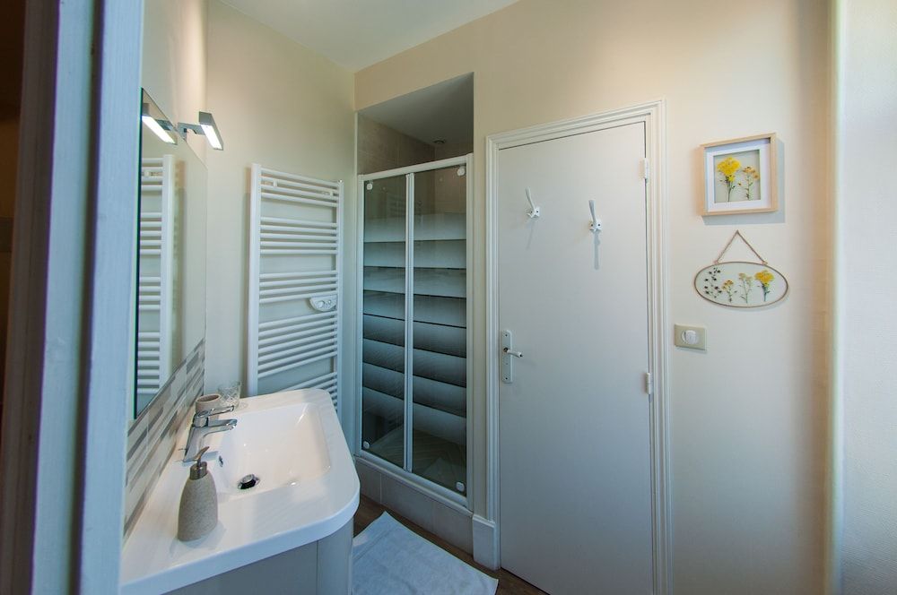 Au Puy des Vérités Double Room (Dauphine) 3