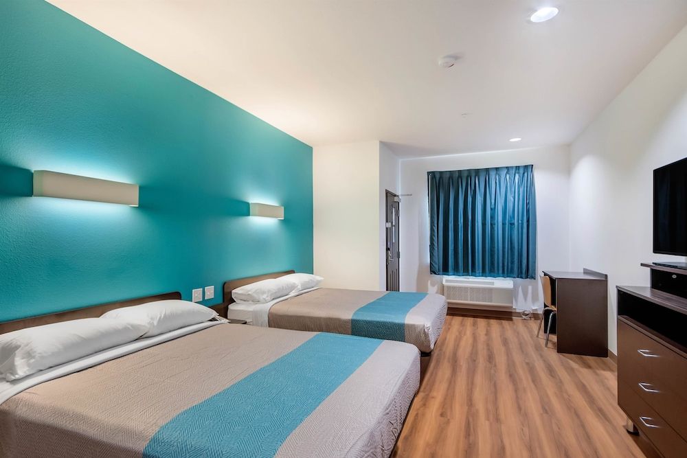 Motel 6 Channelview, TX Deluxe Room, 2 Queen Beds, Accessible, Smoking 2