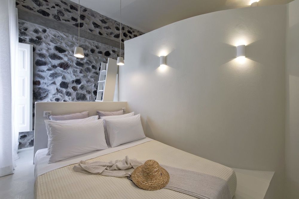 Dimael Mansion Suite, Multiple Beds (White) 6