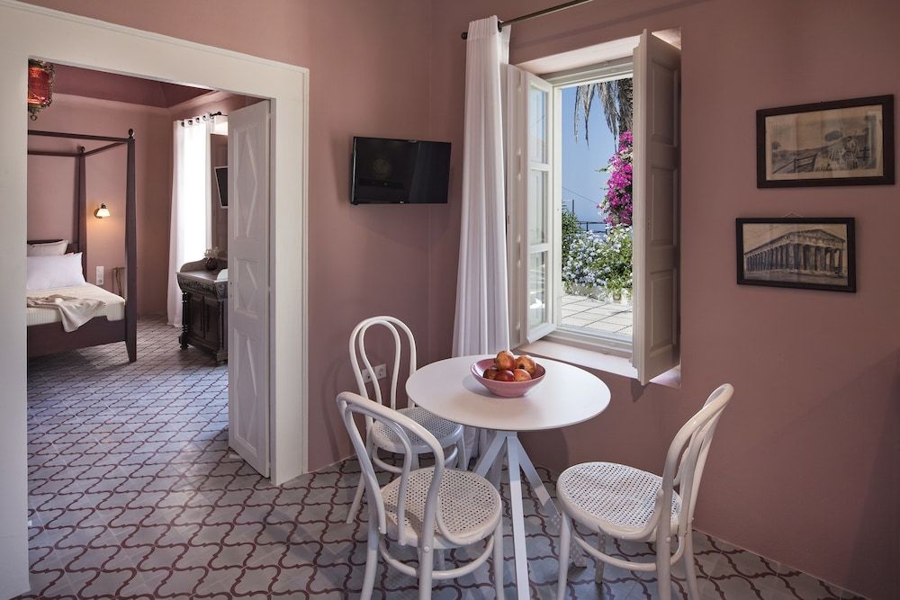 Dimael Mansion Suite (Red) 7