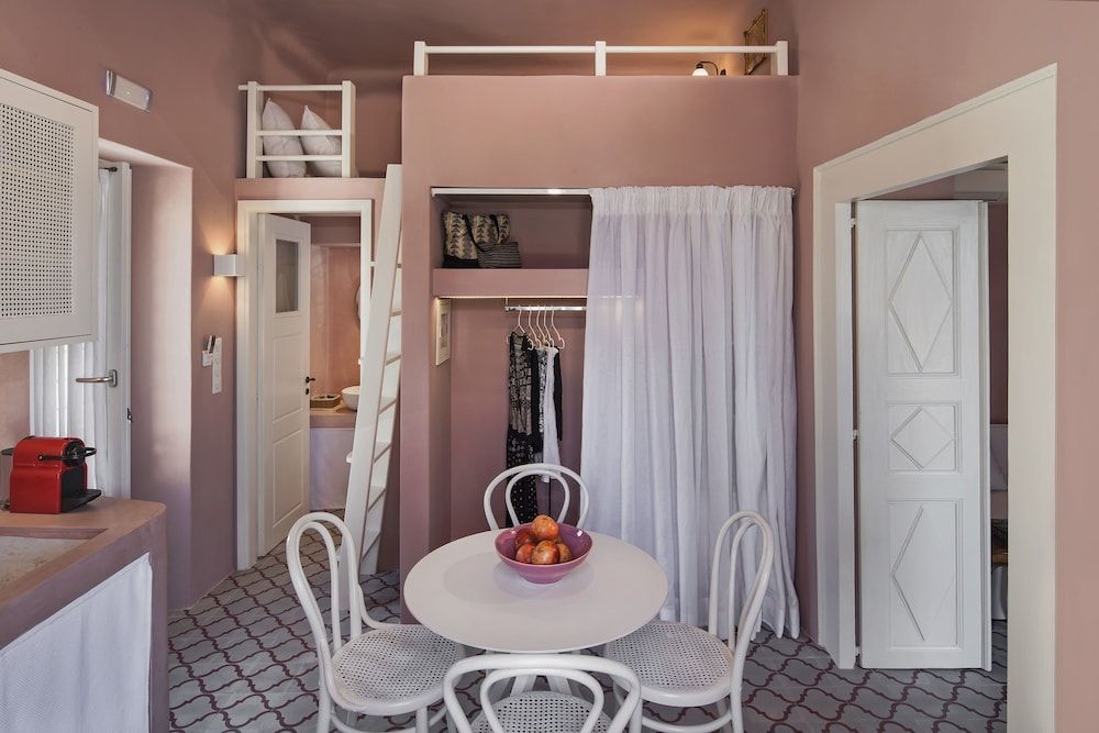 Dimael Mansion Suite (Red) 12