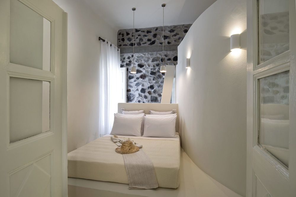 Dimael Mansion Suite, Multiple Beds (White) 3