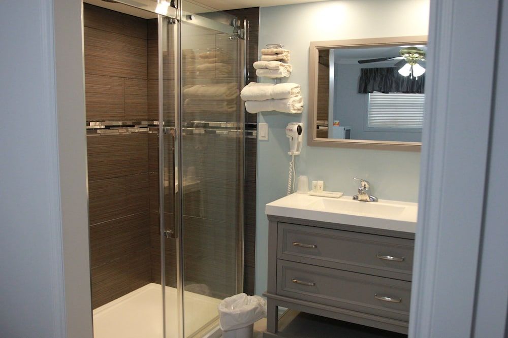 Motel Le Refuge Superior Room, 1 Queen Bed 3