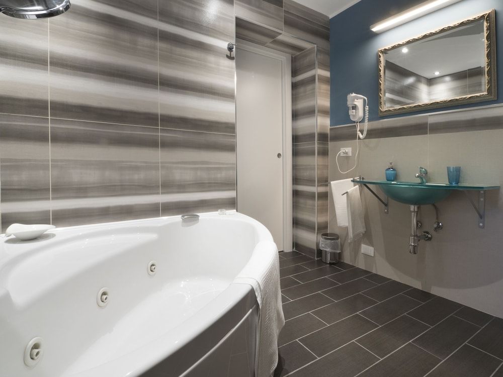 Marini Bed&Breakfast Studio Suite, Hot Tub 5