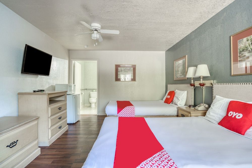 Room, 2 Queen Beds, Smoking