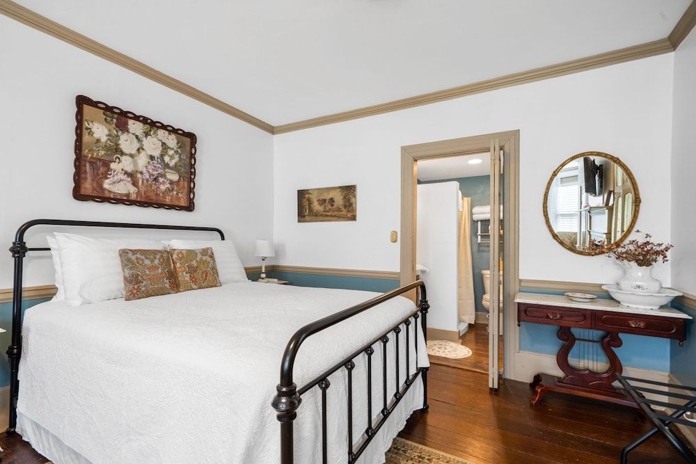 The Inn on North Jefferson Room, 1 Queen Bed 5