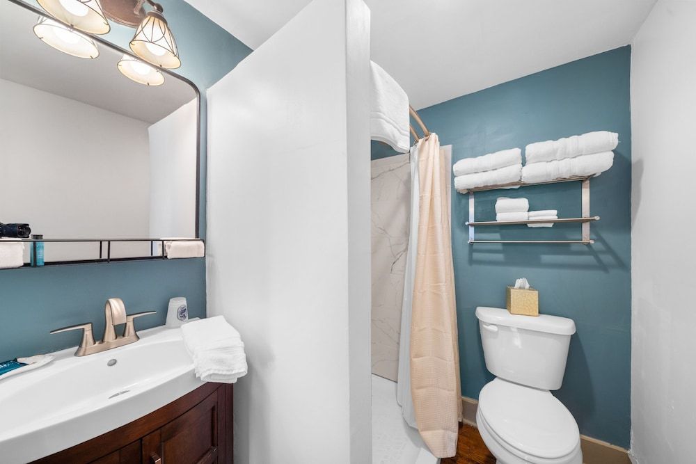 The Inn on North Jefferson Room, 1 Queen Bed 7