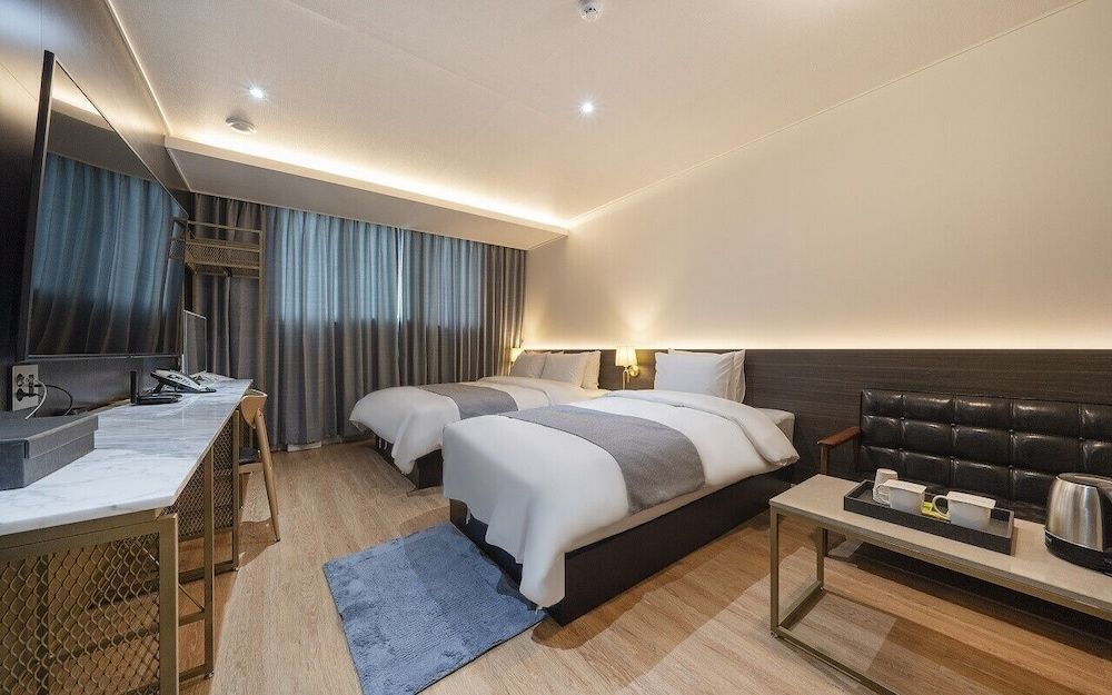 Fine Hotel Superior Studio Suite 2