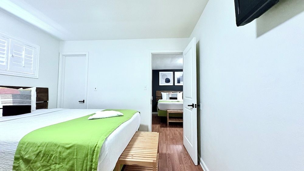 Modern Family Suite Room Non-Smoking ( NO PETS ALLOWED )