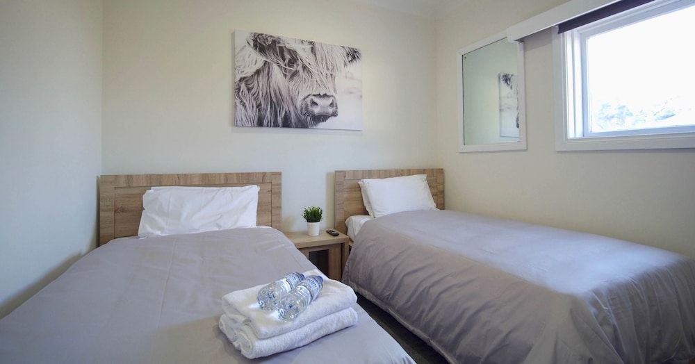Argyle Hotel Southern Highlands Standard Twin Room, 2 Twin Beds, Shared Bathroom 3