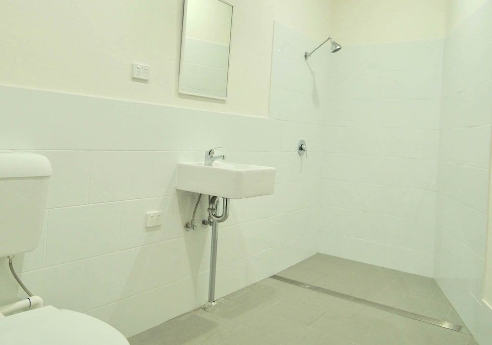 Argyle Hotel Southern Highlands Standard Queen and Single Room, Multiple Beds, Shared Bathroom 5