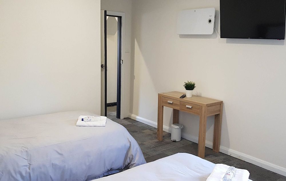 Argyle Hotel Southern Highlands Standard Queen and Single Room, Multiple Beds, Shared Bathroom 3