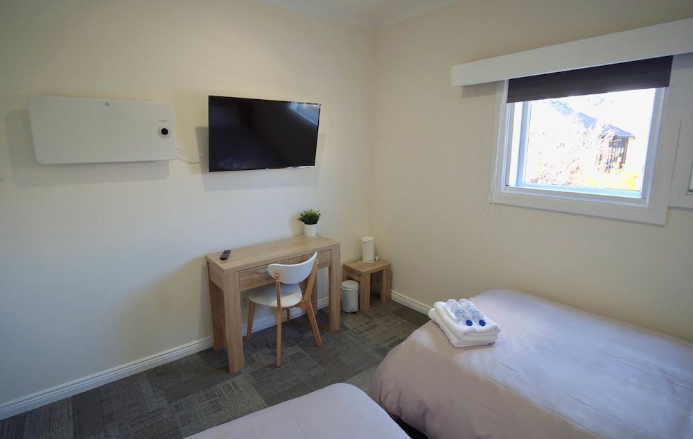 Argyle Hotel Southern Highlands Standard Twin Room, 2 Twin Beds, Shared Bathroom 4