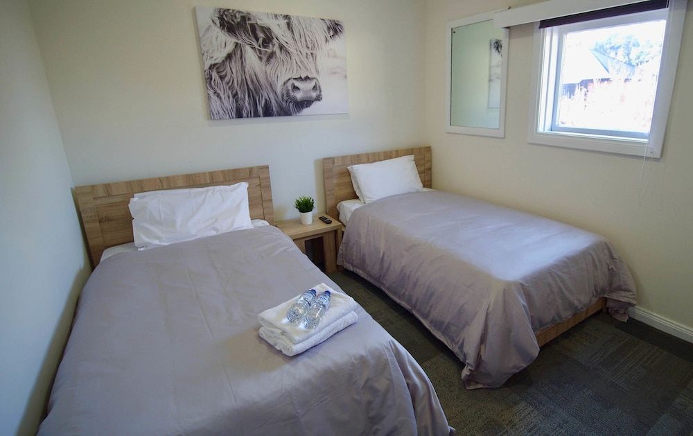 Argyle Hotel Southern Highlands Standard Twin Room, 2 Twin Beds, Shared Bathroom 5