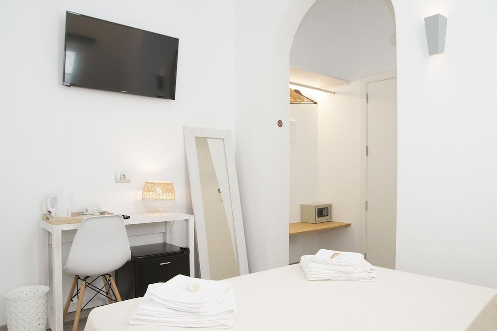 Hotel Romantic Los 5 Sentidos Deluxe Room, 1 Bedroom, Accessible, Patio (Gusto) 2