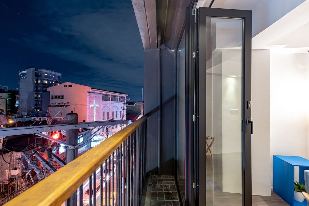 Draper Startup House for Entrepreneurs - Hostel Superior De Luxe Room ( King Bed with Balcony ) 3