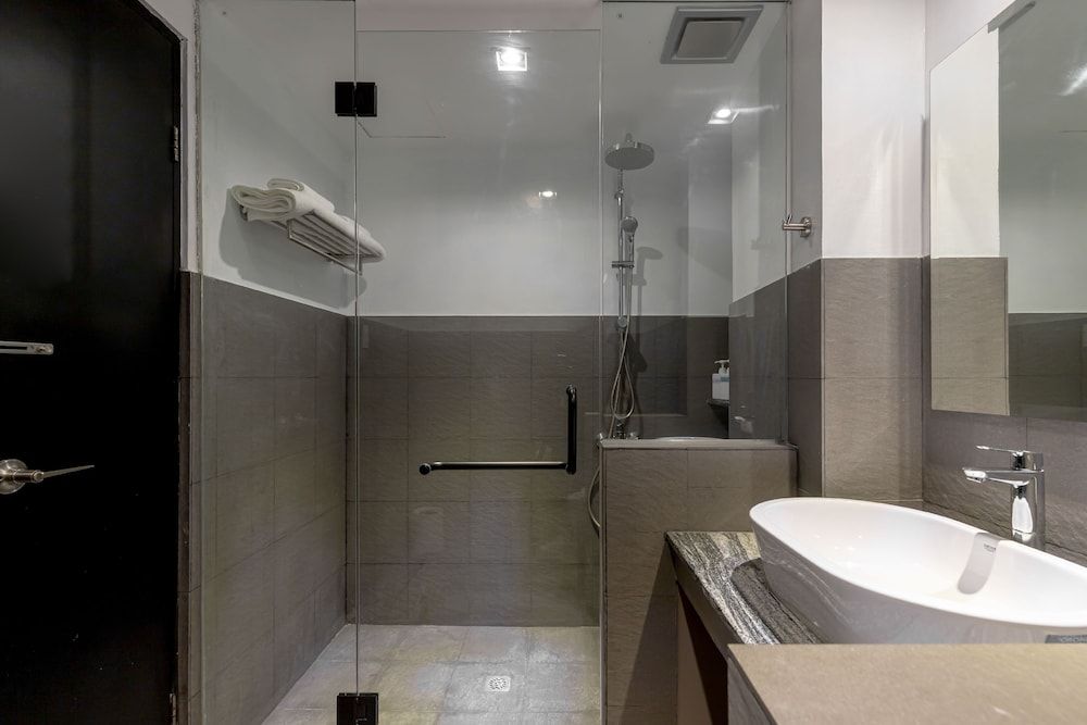 Draper Startup House for Entrepreneurs - Hostel Superior De Luxe Room ( King Bed with Balcony ) 7
