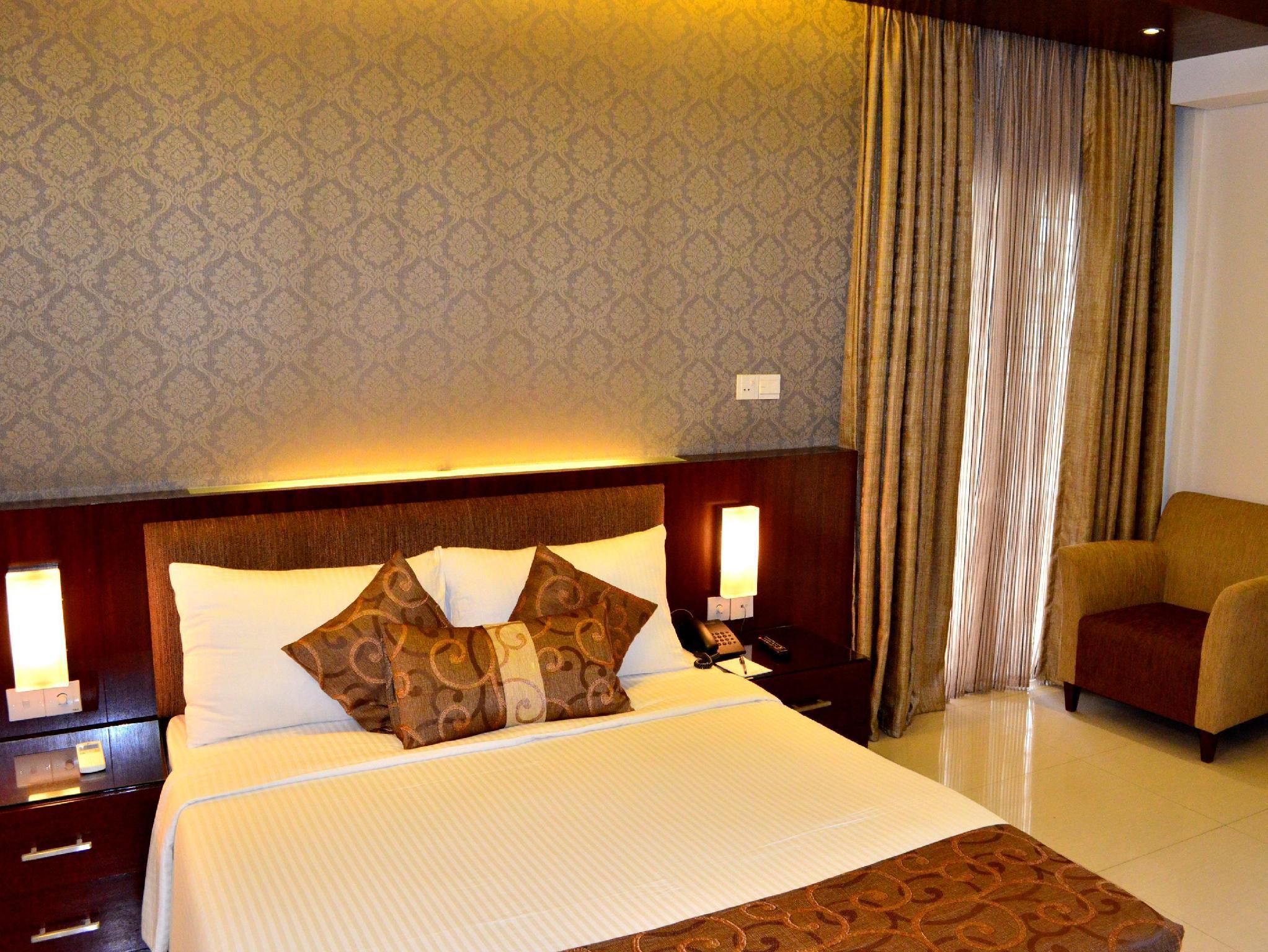 undefined La Villa Western 4
