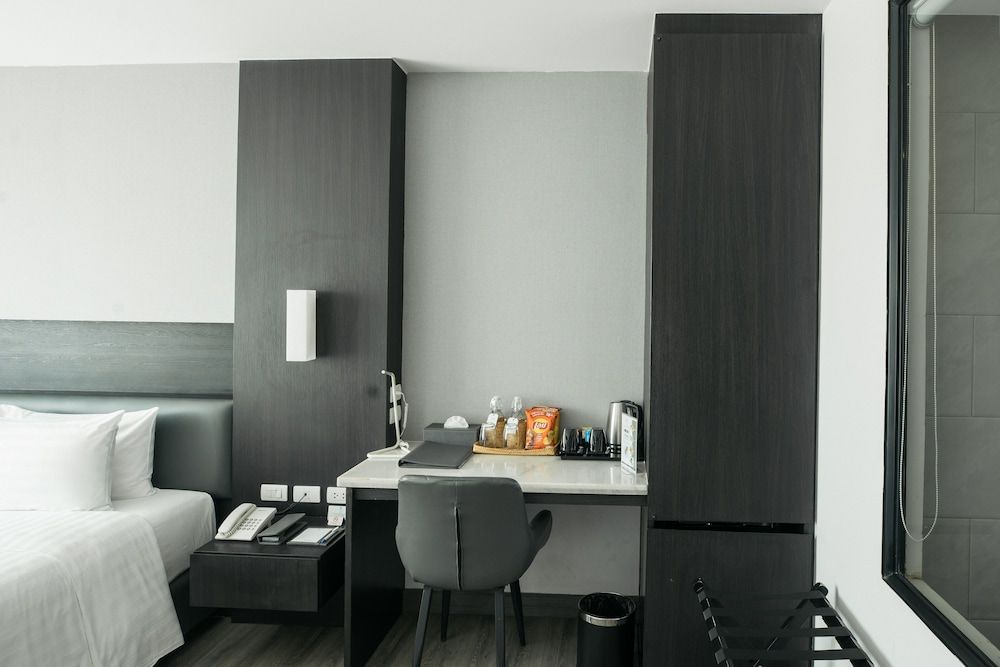 SureStay Hotel by Best Western Vientiane Superior Room, 1 King Bed, Non Smoking, City View 8