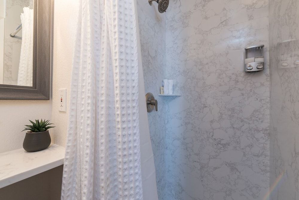 Shell Beach Inn Room 8 - Double / Double Room 5