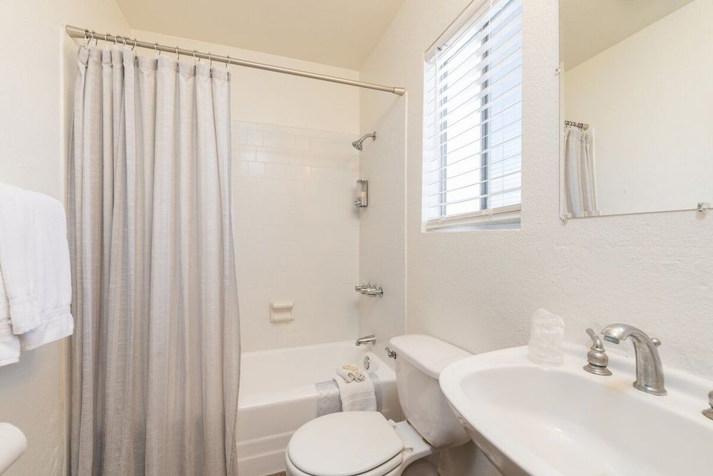 Shell Beach Inn Room 2 - King Room 4