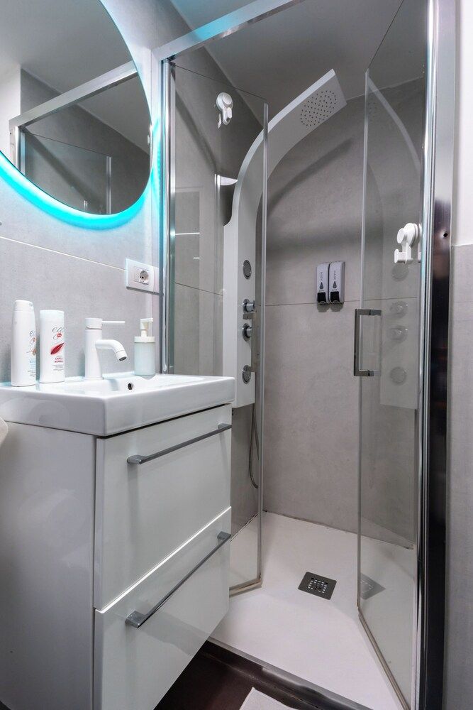 Skyhouse Duomo Basic Room 5