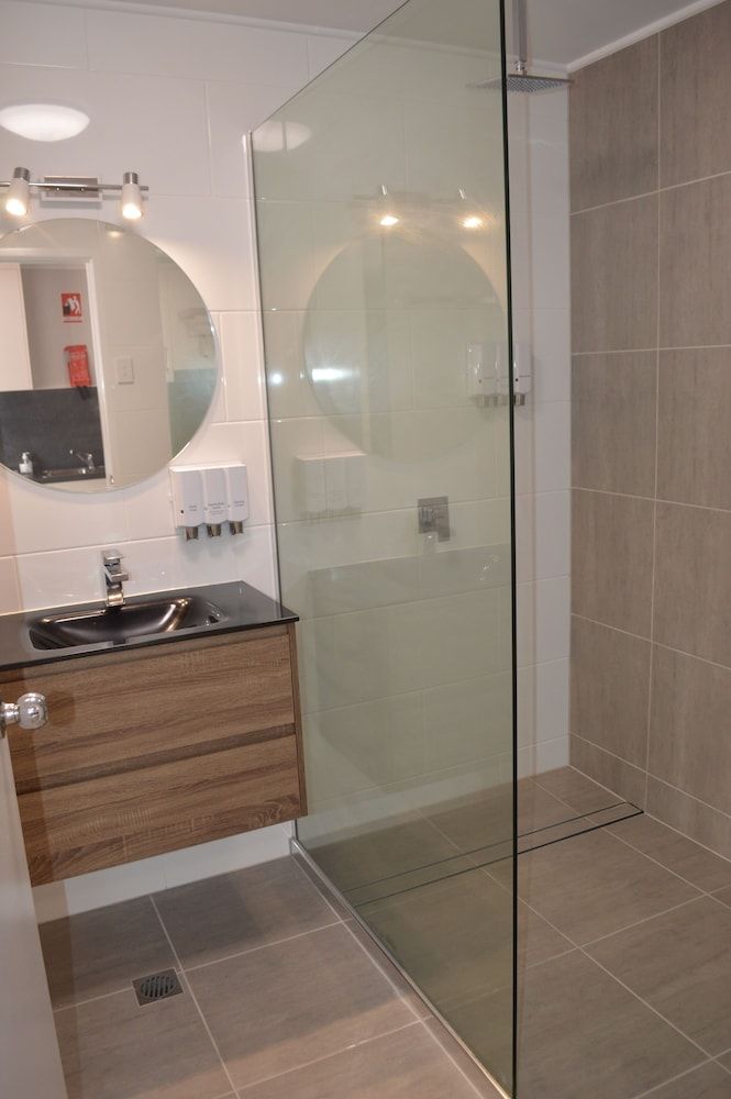 Monte Carlo Motor Inn X Kitchenette, Non Smoking (Family) 5