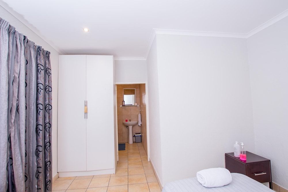 Prestigious Apartments Prestigious Apartments Down Stairs 3