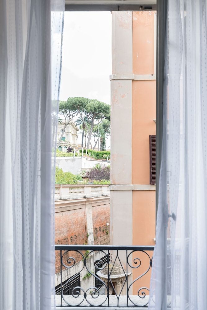 A World Aparts - The Artist's Suite Apartment, 2 Bedrooms 22