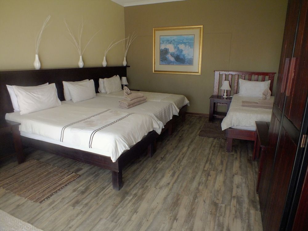 Uzuri Guesthouse Family Room (Comfort) 3