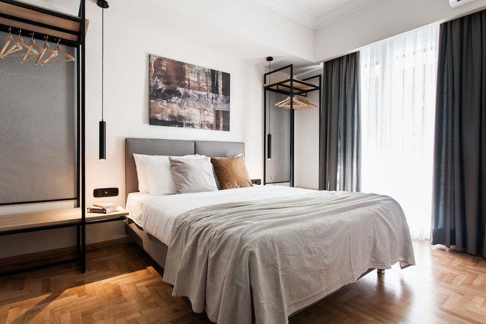 undefined UPSTREET Modern Minimalist 3BD Apt-Hilton