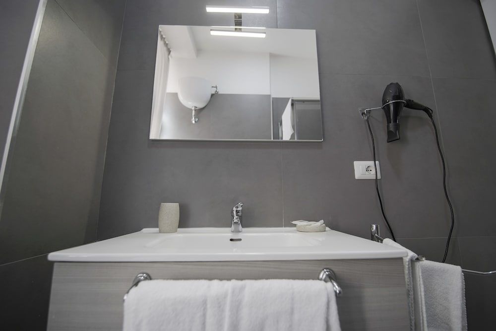 La Chambre Deluxe Quadruple Room 13