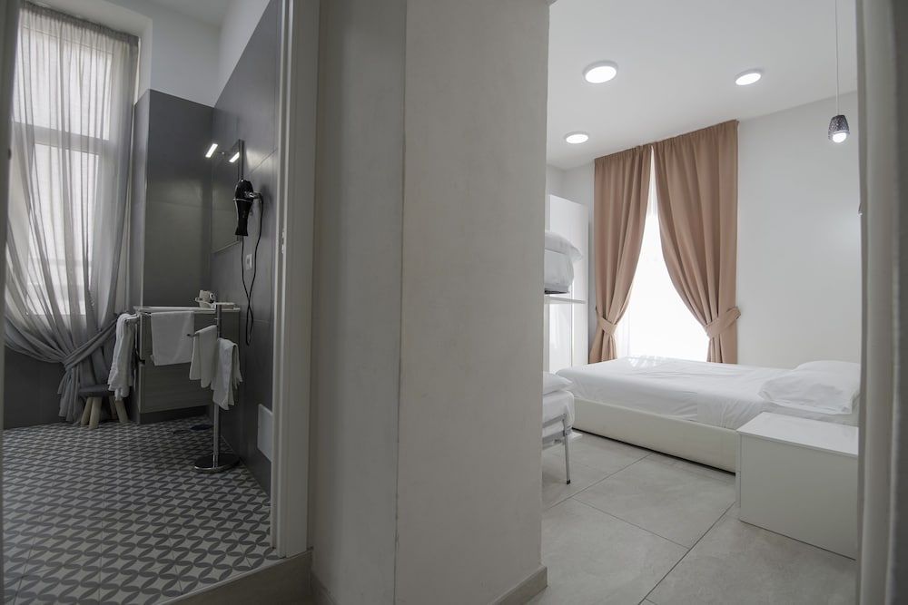 La Chambre Deluxe Quadruple Room 7