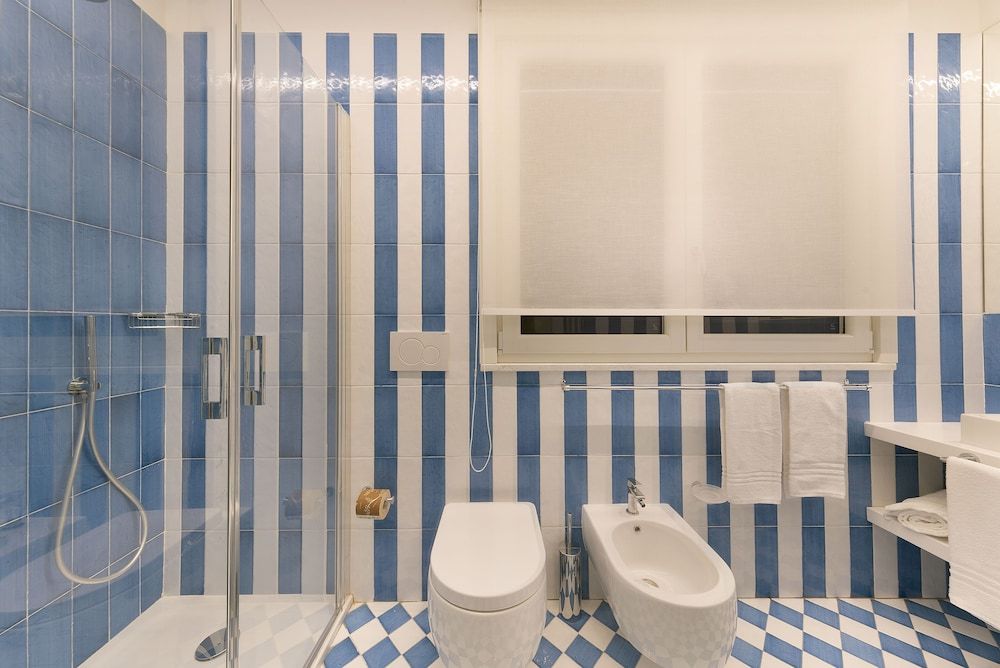 Luxury Four Bedroom Home Apartment, 4 Bedrooms 26