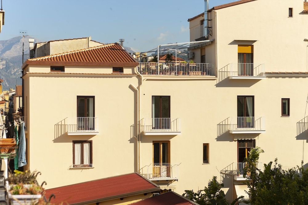 Luxury Four Bedroom Home Apartment, 4 Bedrooms 27