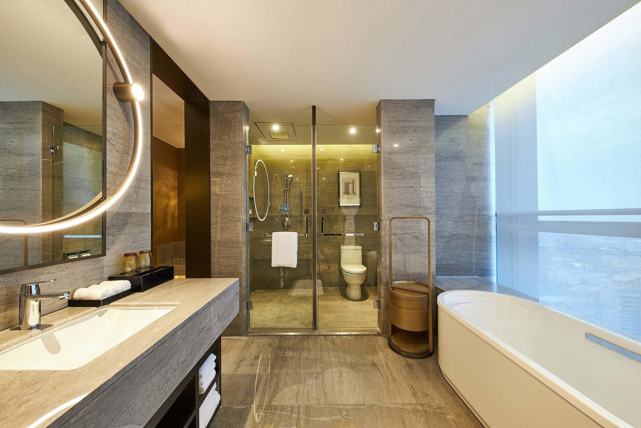 Club lounge access, Larger Guest room, 1 King