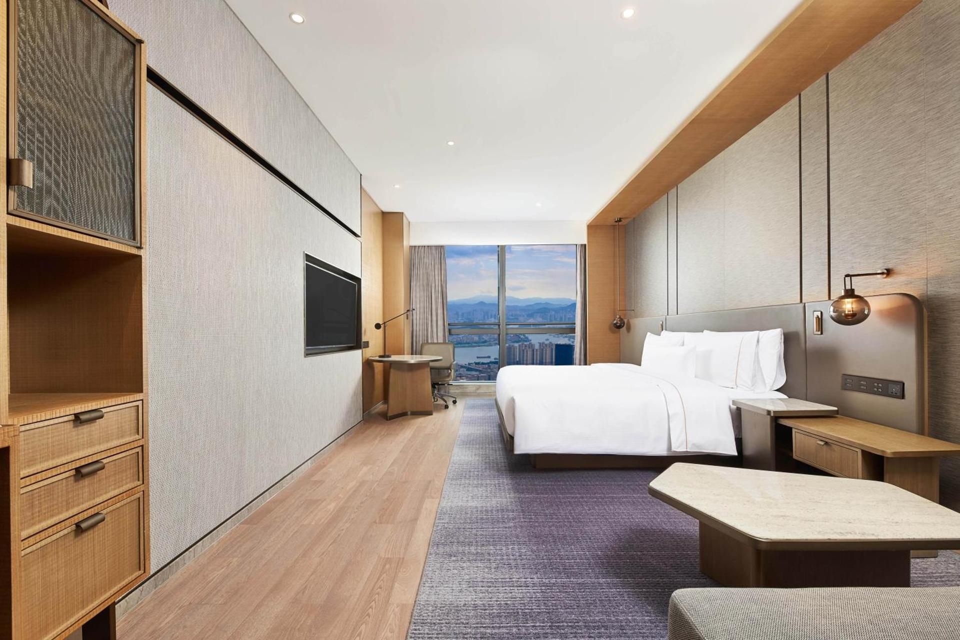 Guest room, 1 King, River view