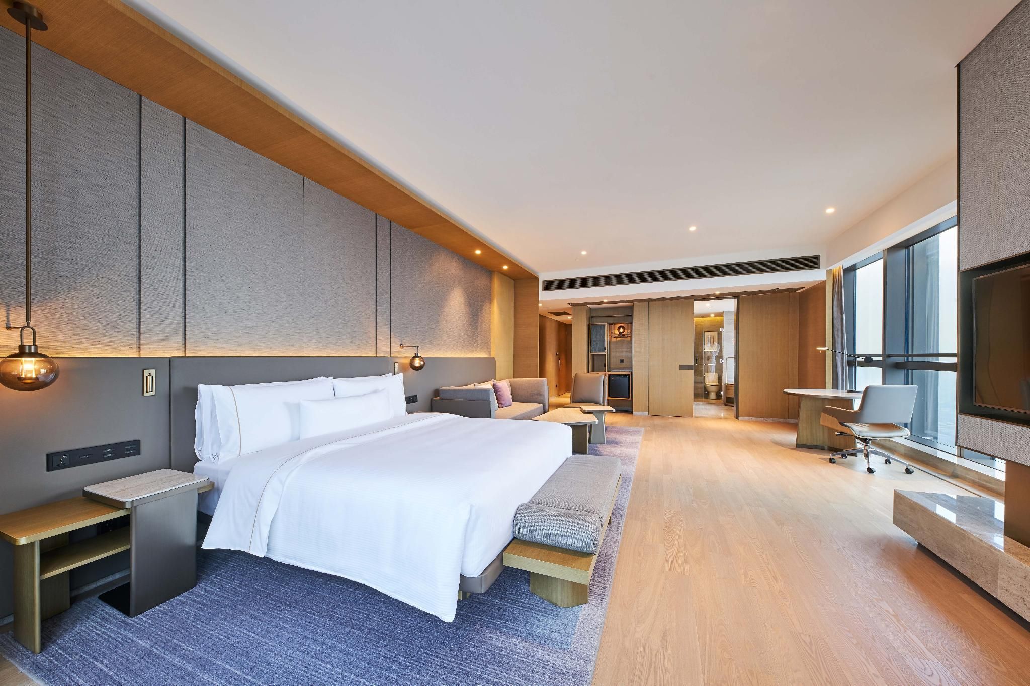 Club lounge access, Larger Guest room, 1 King