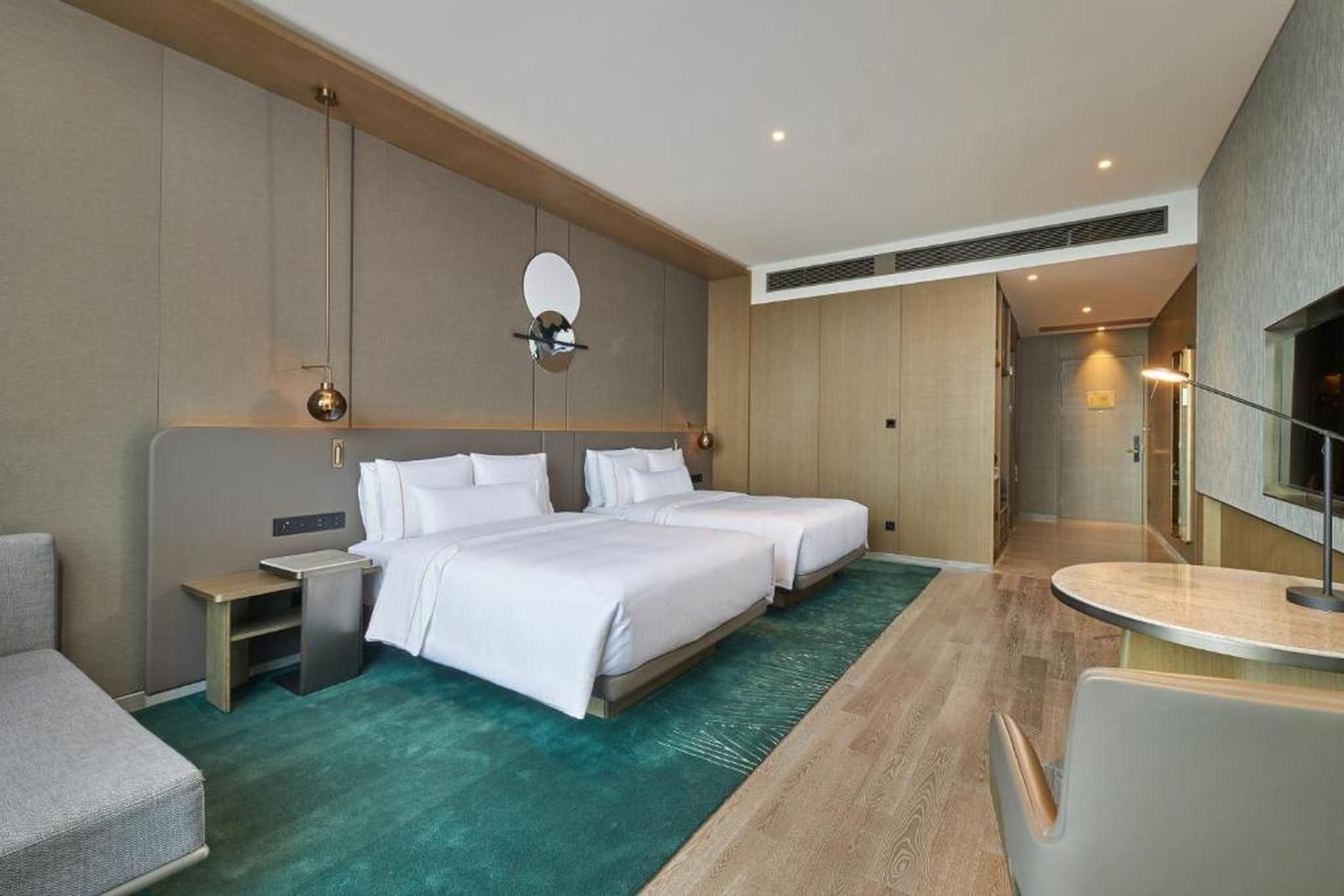 Club lounge access, Guest room, 2 Double, City view