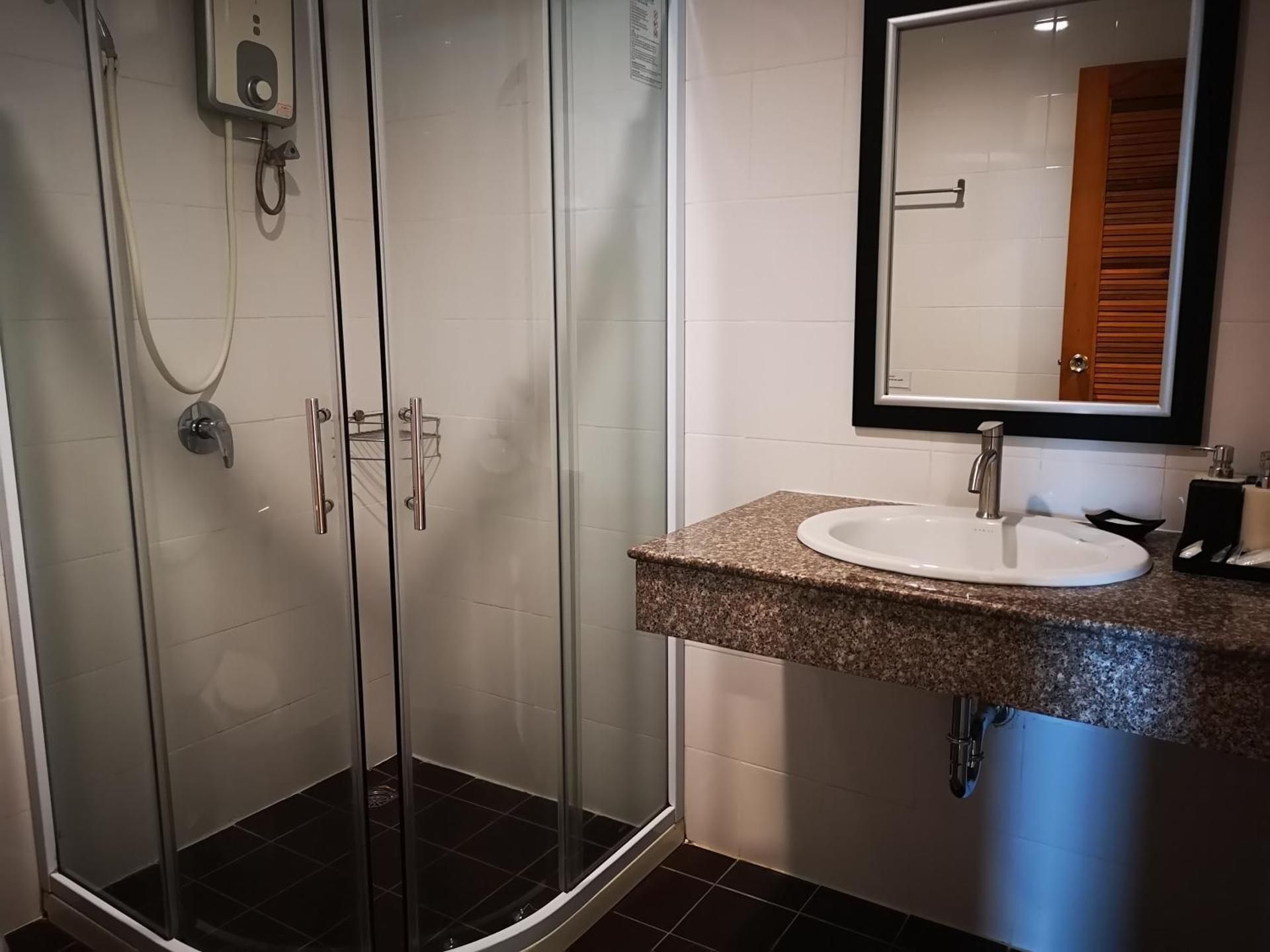 Deluxe Double Room with Balcony and Partial Sea View