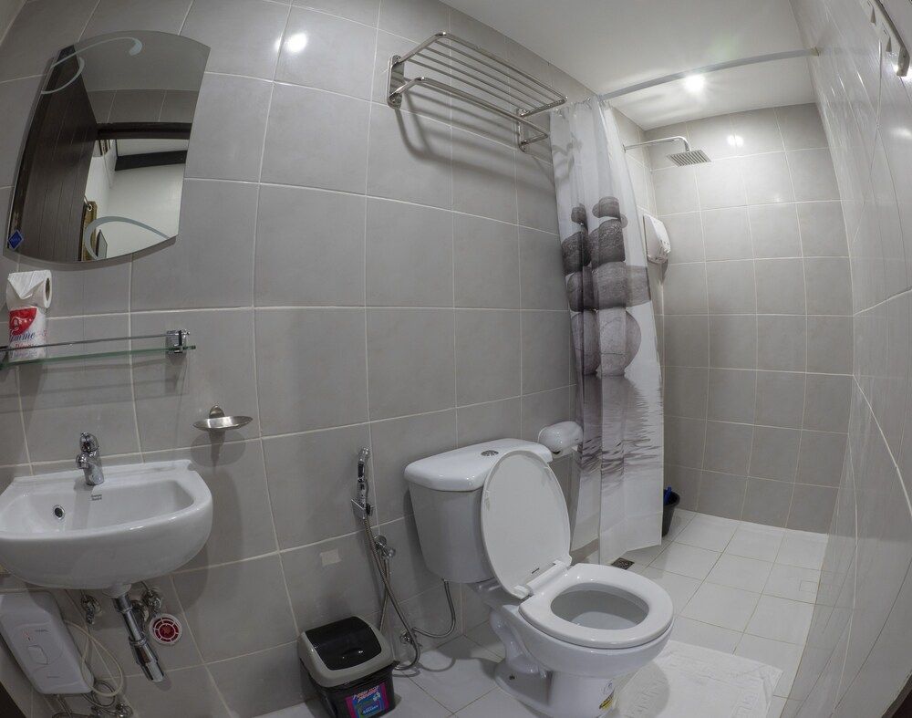 Blue Ribbon Dive Resort Premium Double Room, 1 King Bed, Partial Sea View 4