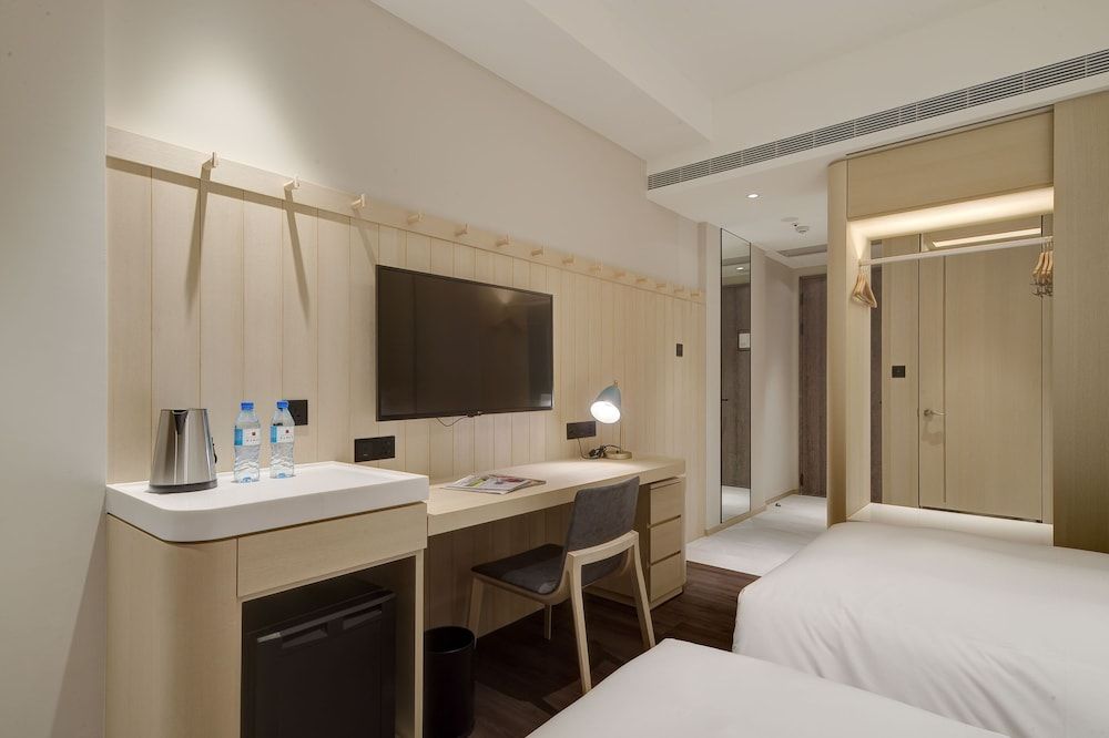 Jasper Young Hotel Banqiao Superior Double Room 8