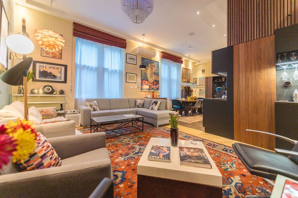 undefined Venus Apartments - The Actor´s Den 10